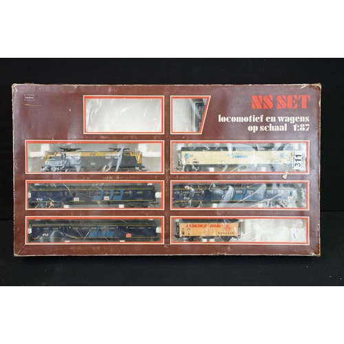 311 - Quantity of boxed OO / HO gauge model railway to include 3 x Marklin locomotives (3674, 3000 & 3016)... 