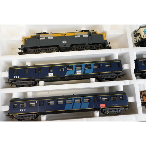 311 - Quantity of boxed OO / HO gauge model railway to include 3 x Marklin locomotives (3674, 3000 & 3016)... 