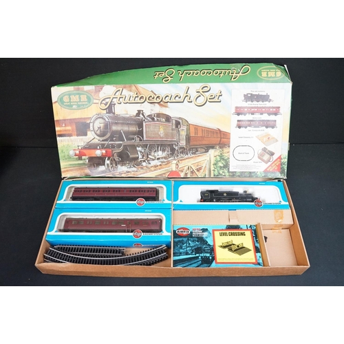 312 - Group of OO gauge model railway to include boxed Airfix GMR Autocoach Set containing boxed locomotiv... 