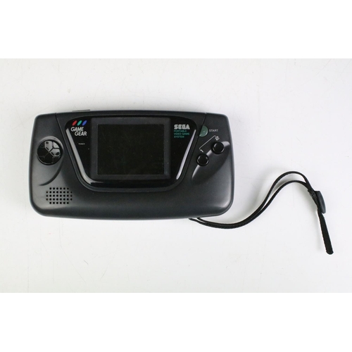 470 - Retro Gaming - SEGA Game Gear Portable Video Game System console complete with charger and cable and... 