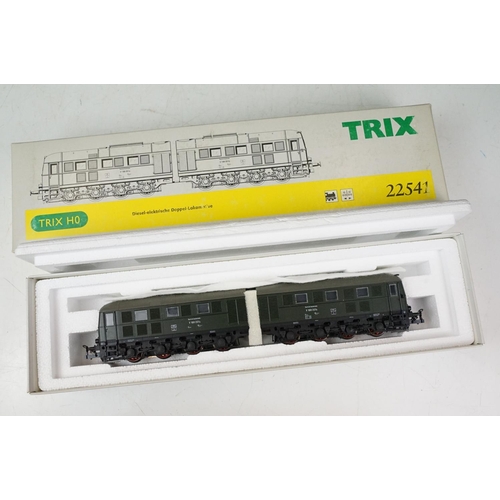 275 - Two boxed HO gauge locomotives to include Trix 22541 Diesel elektrische Doppel-Lokomotive and Guttzo... 