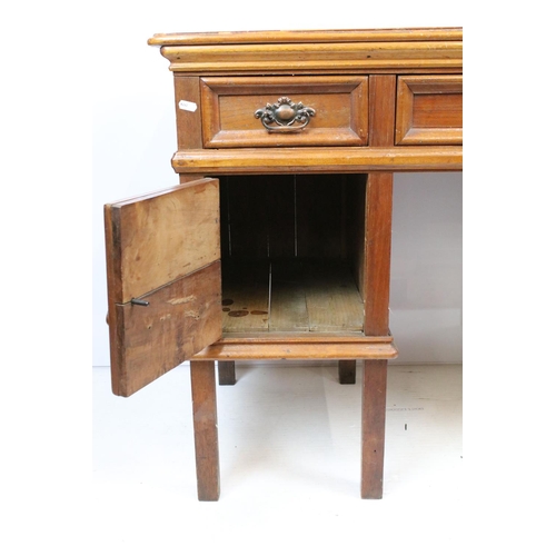 747 - Early 20th century kneehole desk with an arrangement of three drawers above two cupboard drawers wit... 