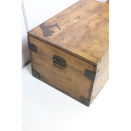 692A - Victorian elm blanket box, 43cm high x 81cm wide x 55cm deep