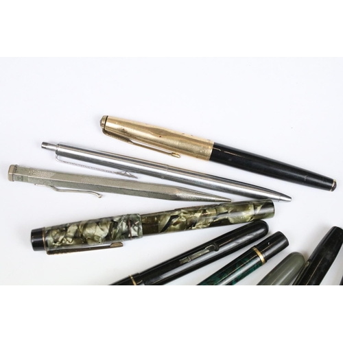 319 - A small collection of mixed pens and fountain pens to include Parker and Waterman examples including... 