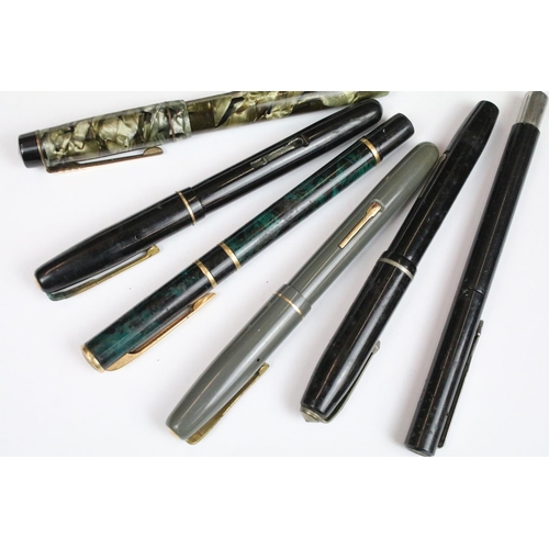 319 - A small collection of mixed pens and fountain pens to include Parker and Waterman examples including... 