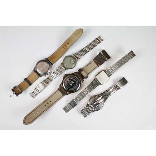 330 - A collection of five gents wristwatches to include Seiko, Ice and Lorus examples.