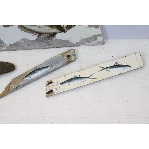 514 - Five oil paintings of fish on wood, to include a painting of a trout on driftwood (driftwood approx ... 