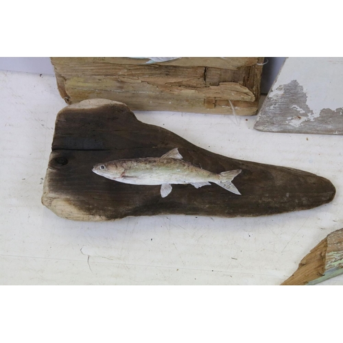 514 - Five oil paintings of fish on wood, to include a painting of a trout on driftwood (driftwood approx ... 