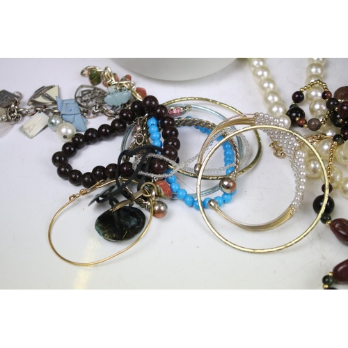 342 - Collection of mixed jewellery & watches, mostly costume jewellery, featuring silver, also featuring ... 