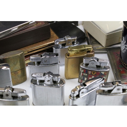 344 - Mixed collectables to include a silver toast rack, lighters (featuring Ronson), cigarette cases / bo... 