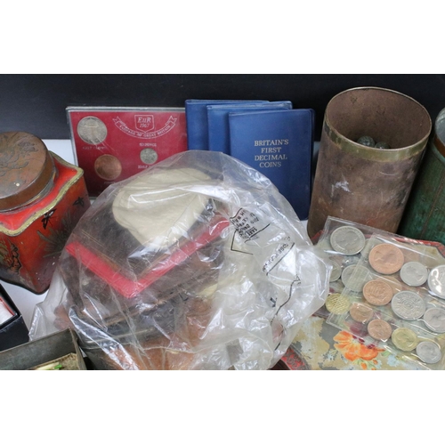 358 - A box of mixed collectables to include coins, military badges, walllets and purses, marbles, postcar... 