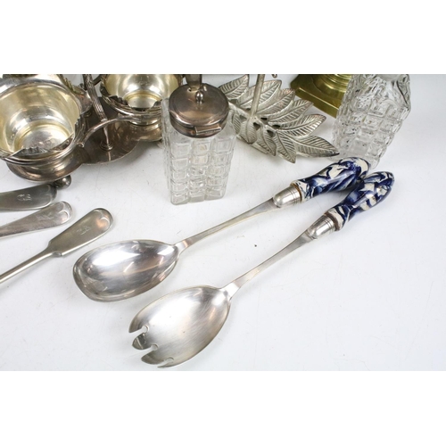 363 - A small group of mixed silver plate to include cutlery, sugar bowl, condiment set, cream jug....etc.... 