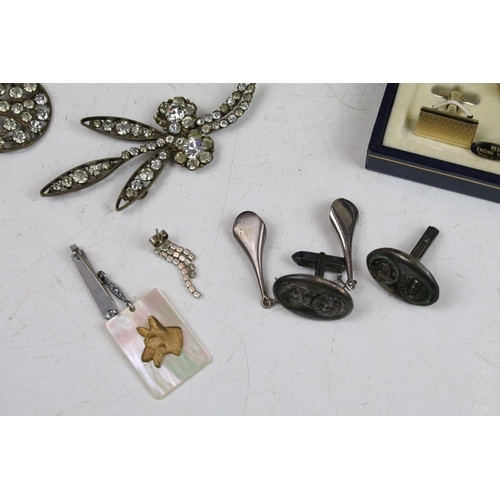 375 - A small collection of vintage and contemporary costume jewellery to include silver examples.