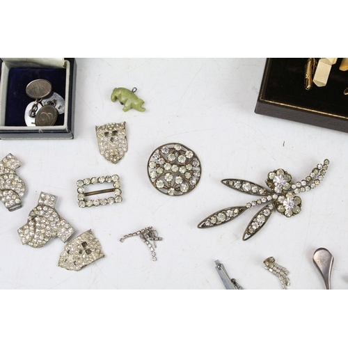 375 - A small collection of vintage and contemporary costume jewellery to include silver examples.