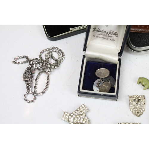 375 - A small collection of vintage and contemporary costume jewellery to include silver examples.