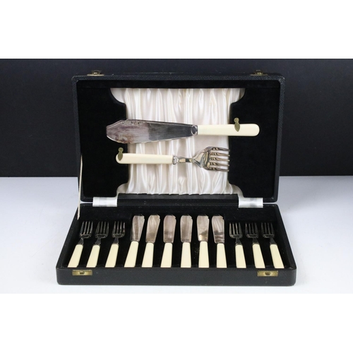 393 - Oneida 'Flexfit' canteen of silver plated cutlery, together with a silver plated fish serving cutler... 