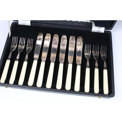 393 - Oneida 'Flexfit' canteen of silver plated cutlery, together with a silver plated fish serving cutler... 