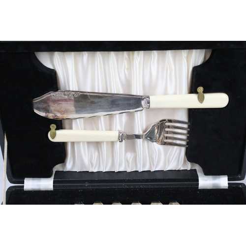 393 - Oneida 'Flexfit' canteen of silver plated cutlery, together with a silver plated fish serving cutler... 