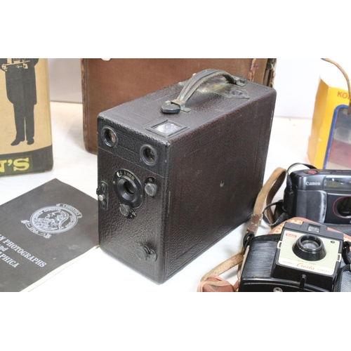 405 - A collection of cameras to include two plate / large format examples, featuring Royalty Cameras - Th... 