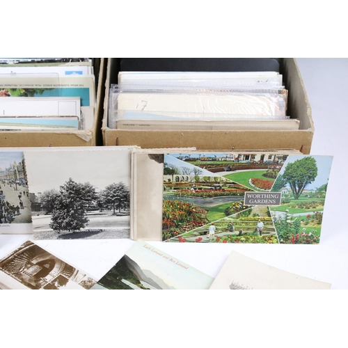 487 - Collection of postcards housed within three boxes, early 20th century onwards, the subjects to inclu... 