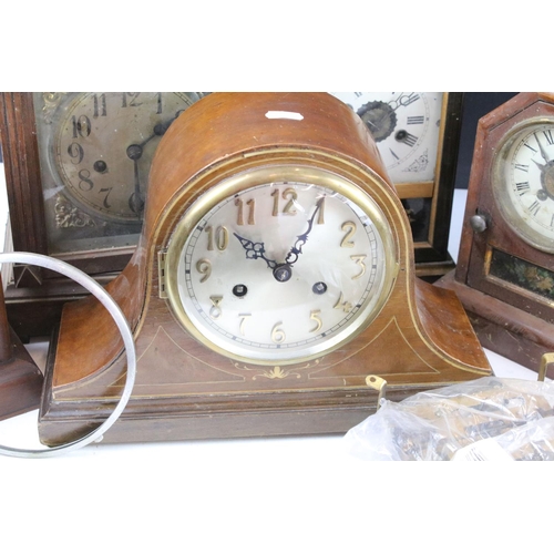 422 - Collection of late 19th / early 20th century wooden mantel clocks and clock parts / movements, featu... 