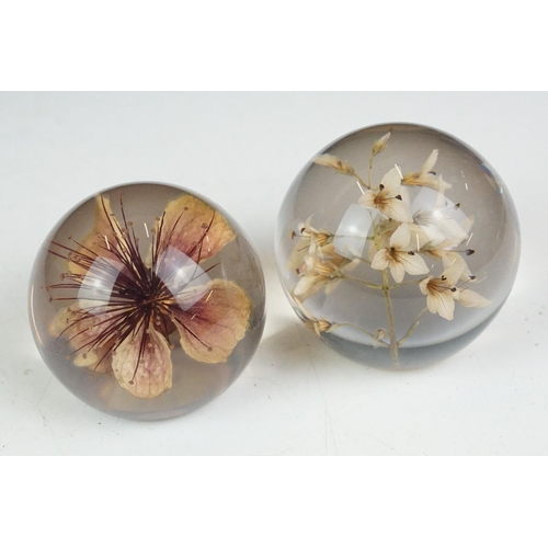 27 - Isle of Wight glass paperweight in the form of an apple, 9cm high, boxed, a collection of Swarovski ... 