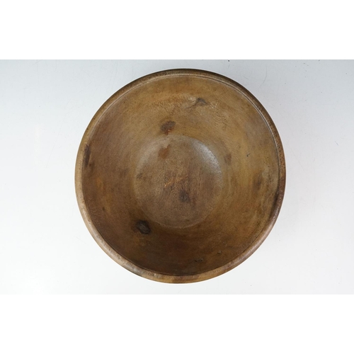 116 - 18th / 19th century carved wooden dairy bowl, approx 28cm wide