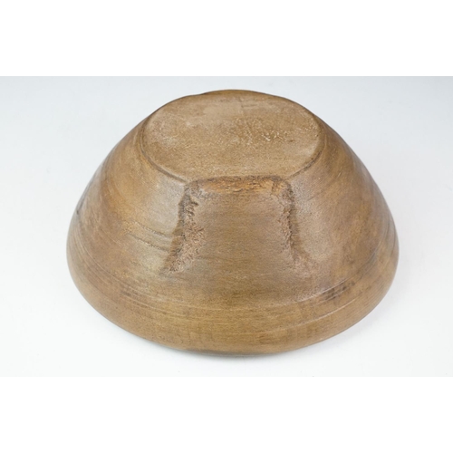 116 - 18th / 19th century carved wooden dairy bowl, approx 28cm wide