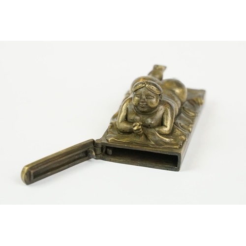 189 - Brass cased vesta with figural nude figure