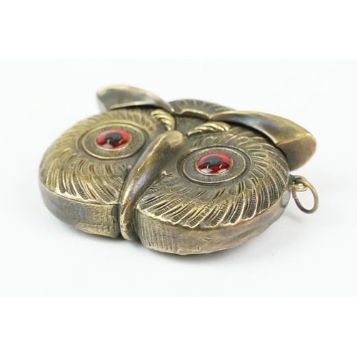 195 - Brass owl vesta case with glass eyes