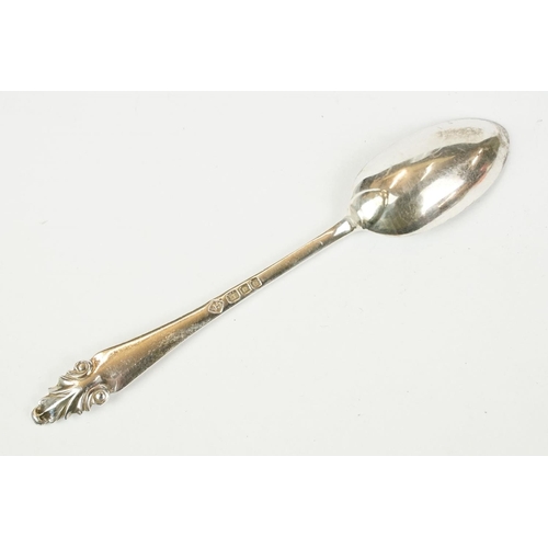 209 - A set of five fully hallmarked sterling teaspoons, assay marked for London.