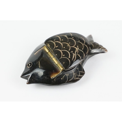 227 - Carved Horn Snuff Box in the form of a Fish, 5cm together with an Enamelled Articulated Fish