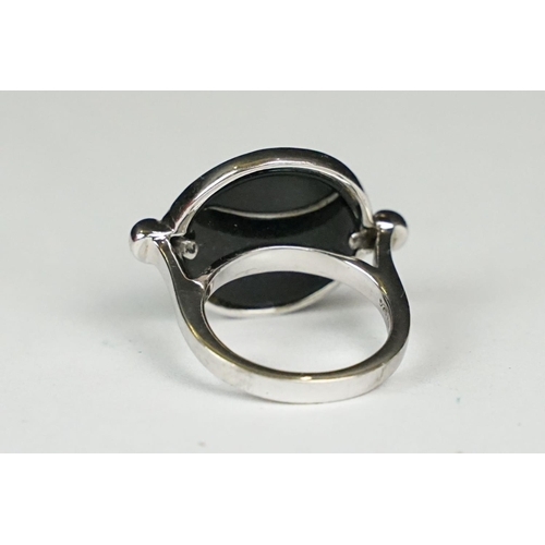 252 - Art Nouveau silver ring