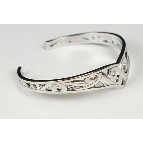 267 - A ladies silver open ended celtic bangle, marked 925 to the verso.