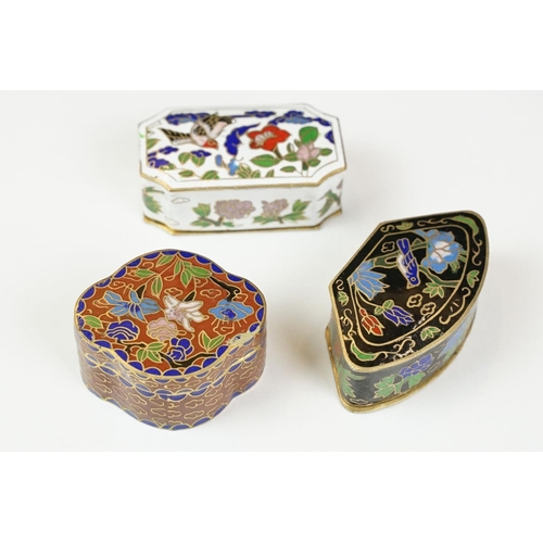 38 - Group of Chinese collectables to include a Famille Jaune bowl with floral decoration (9.5cm diameter... 