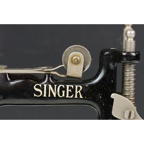 177 - Early 20th century Miniature Singer Sewing Machine No. 20 with the original instruction leaflet and ... 