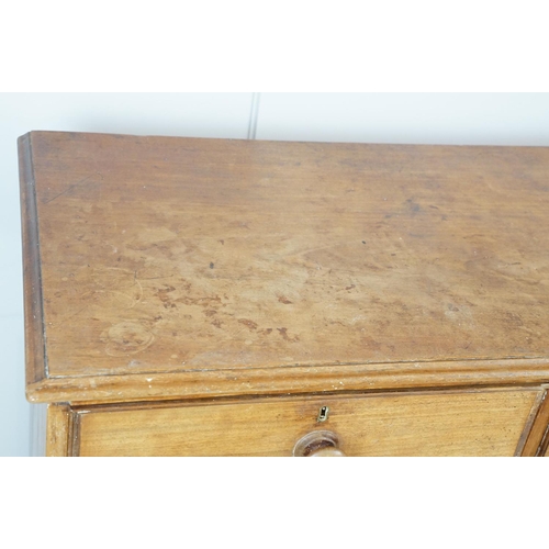 718 - Early 20th century mahogany chest of two short and three long drawers on bracket feet, 104cm high x ... 