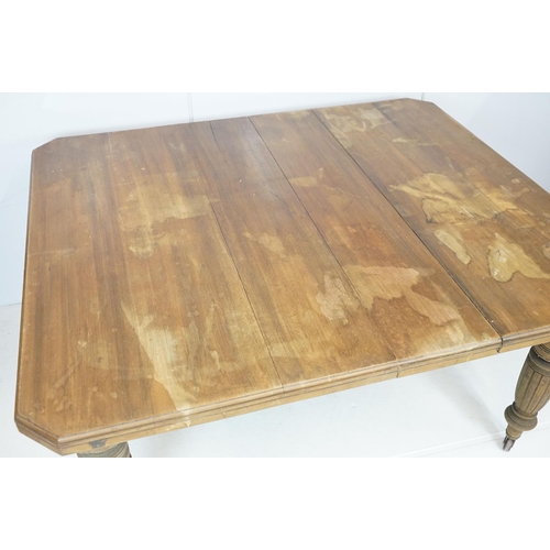 744 - Early 20th century mahogany draw leaf dining table of rectangular form with canted corners on turned... 