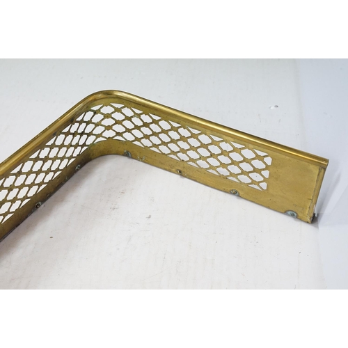 746 - Early 20th century pierced brass fire fender, 13cm high x 140cm wide x 40cm deep