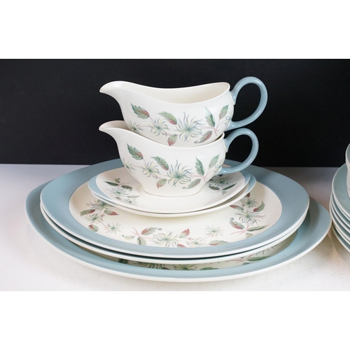 66 - Wedgwood 'Penshurst' pattern dinner service to include dinner plates, lunch plates, tureens, side pl... 