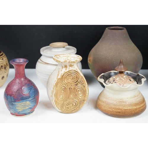 81 - Collection of studio pottery to include vases, jug, pots, etc, featuring Michael Kennedy Ceramics, A... 