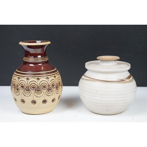 81 - Collection of studio pottery to include vases, jug, pots, etc, featuring Michael Kennedy Ceramics, A... 