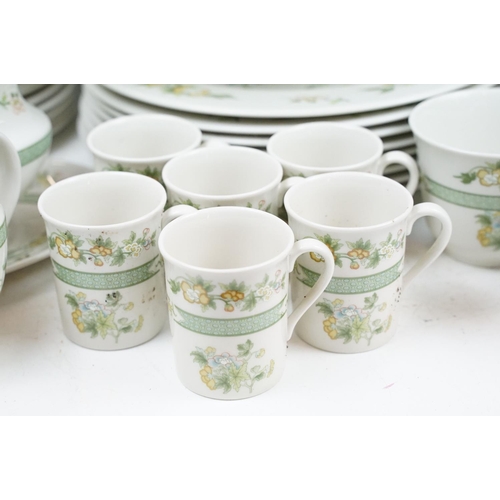 89 - Royal Doulton 'Tonkin' pattern tea, coffee & dinner service (pattern T.C. 1107), to include coffee c... 