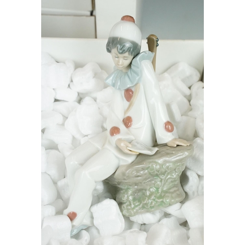 91 - Mixed ceramics to include Lladro 5500 Prayerful Moment, Nao 01053 Pequeno Pierrot Lector, Pendelfin,... 