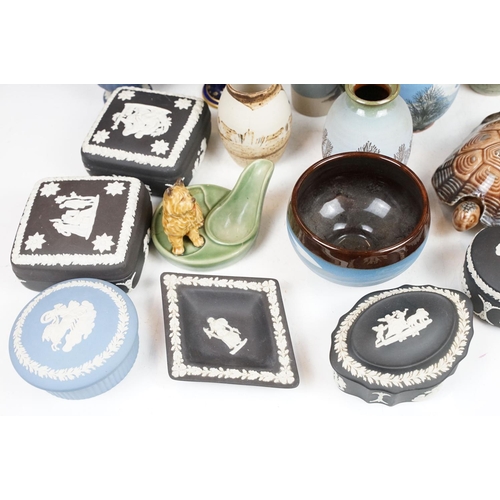 93 - Mixed ceramics to include Wedgwood Jasperware, Royal Crown Derby, Carn Pottery, Carlton Ware, Wade W... 