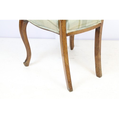 762 - Set of four Victorian mahogany chairs with carved backs on cabriole legs, 86cm high x 46cm wide x 43... 