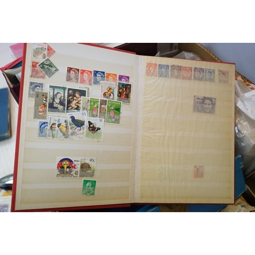 467 - Collection of British, Commonwealth & world stamps contained within albums and loose