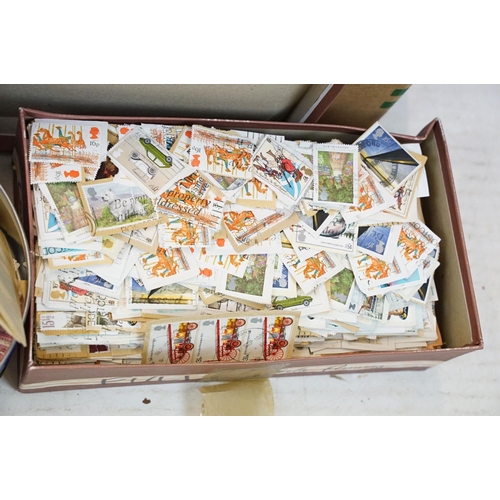 467 - Collection of British, Commonwealth & world stamps contained within albums and loose