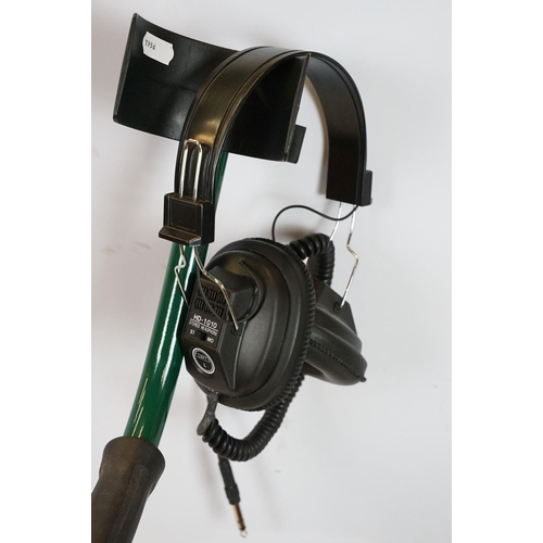 521 - Viking 5 metal detector, with headphones and trowel