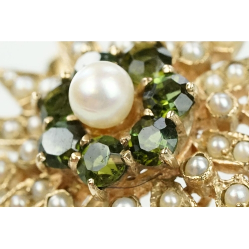 20 - 9ct gold hallmarked green stone and star brooch. The brooch set with a round pearl to the centre sur... 